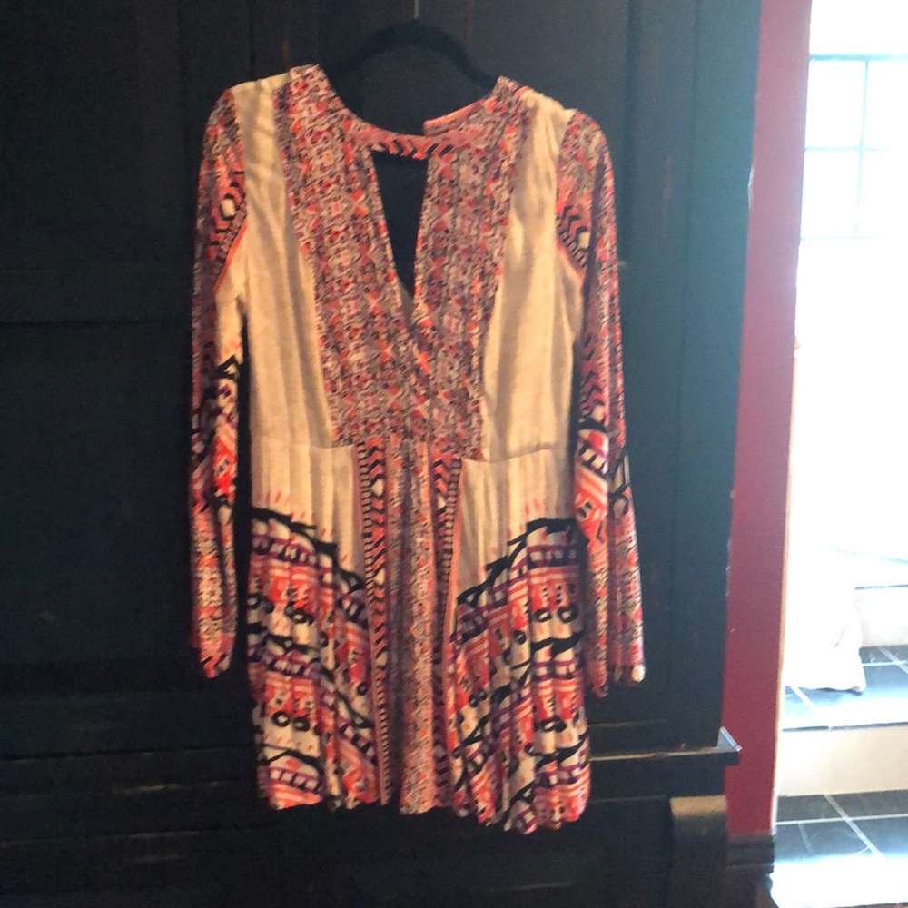 Print off white dress long sleeve, flared sleeve